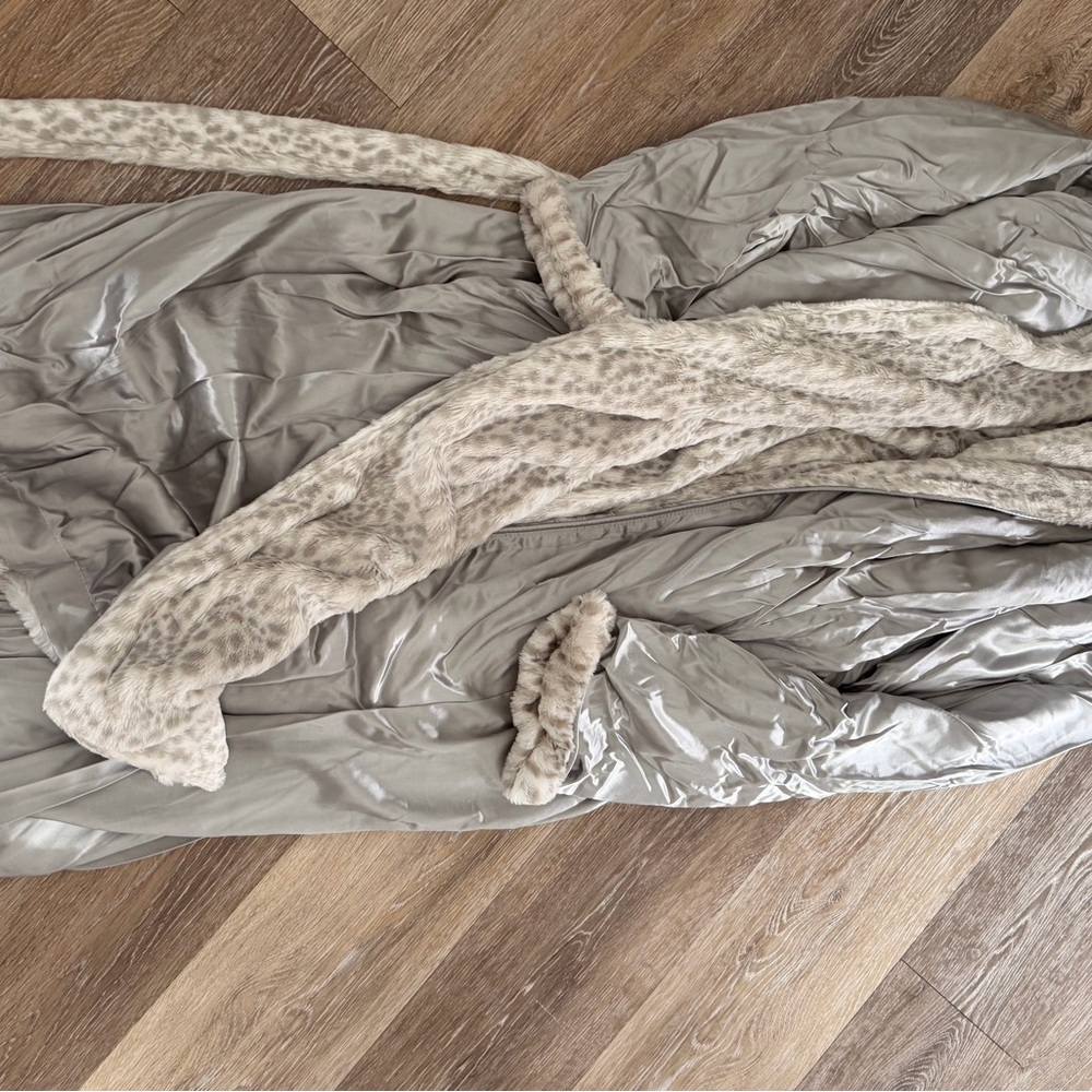 Little Giraffe Cream Faux Fur Blanket